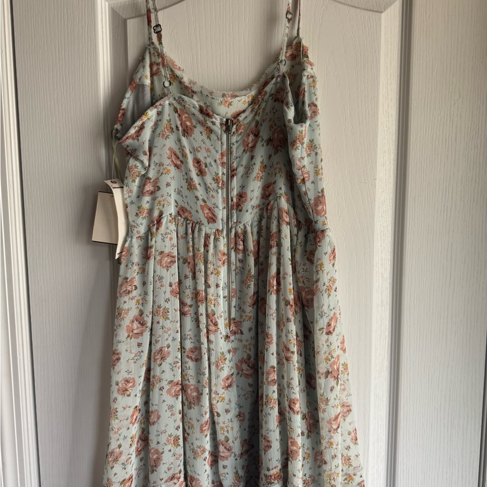 SOLD
Floral Spaghetti Strap Dress size 8 Mini if taller than 5’ 7